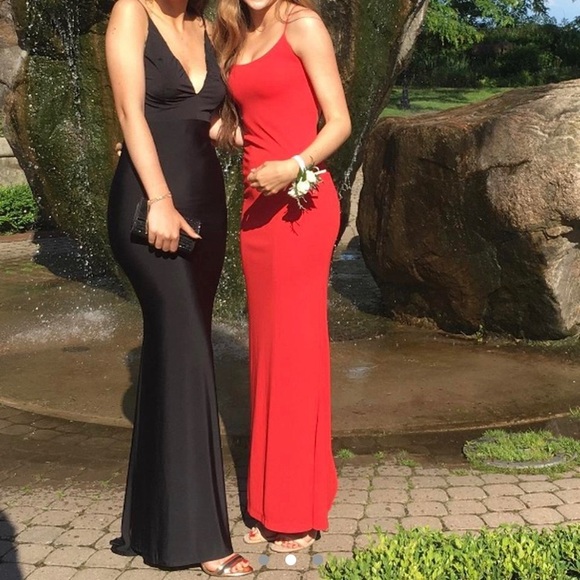 Elegant black dress- from poor little rich girl boutique in Toronto - Picture 2 of 4